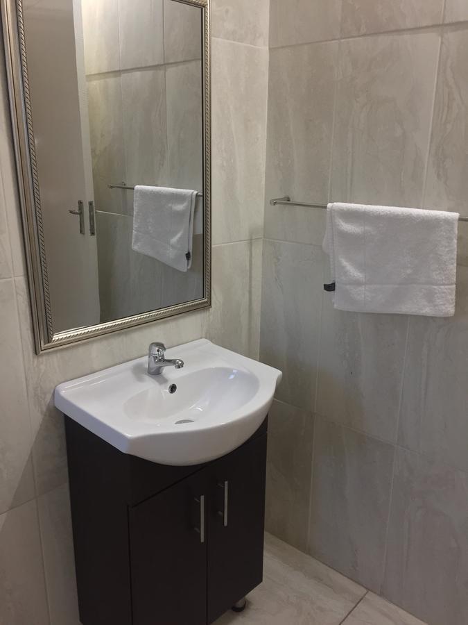Tranquil House B&B @ 1 College Ave 昆斯敦 外观 照片
